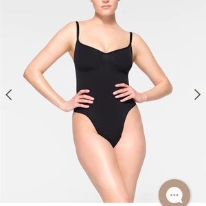 SKIMS SEAMLESS SCULPT THING BODYSUIT ONYX (black) SIZE S/M